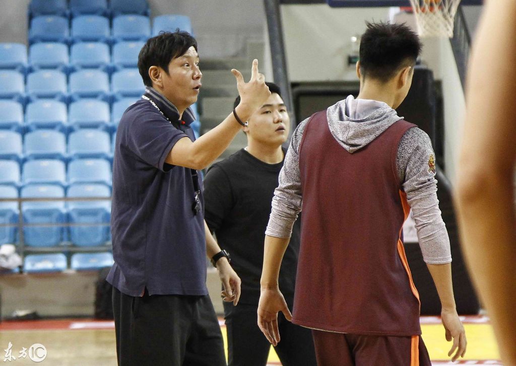 摩纳哥训练开放日,赛后临场应变引欢呼,CBA常规赛在即,训练强度明显提升(cba赛后球迷呼喊不当言论被行拘)-多宝登录